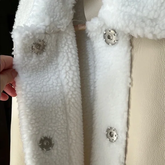 Cream Teddy Jacket with Fluffy Texture - Picture 3 of 5